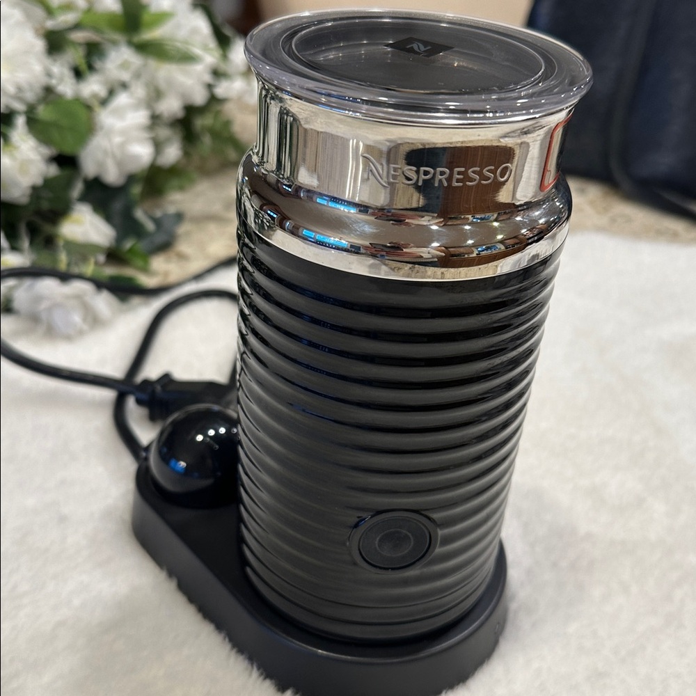 Nespresso milk frother (as new)